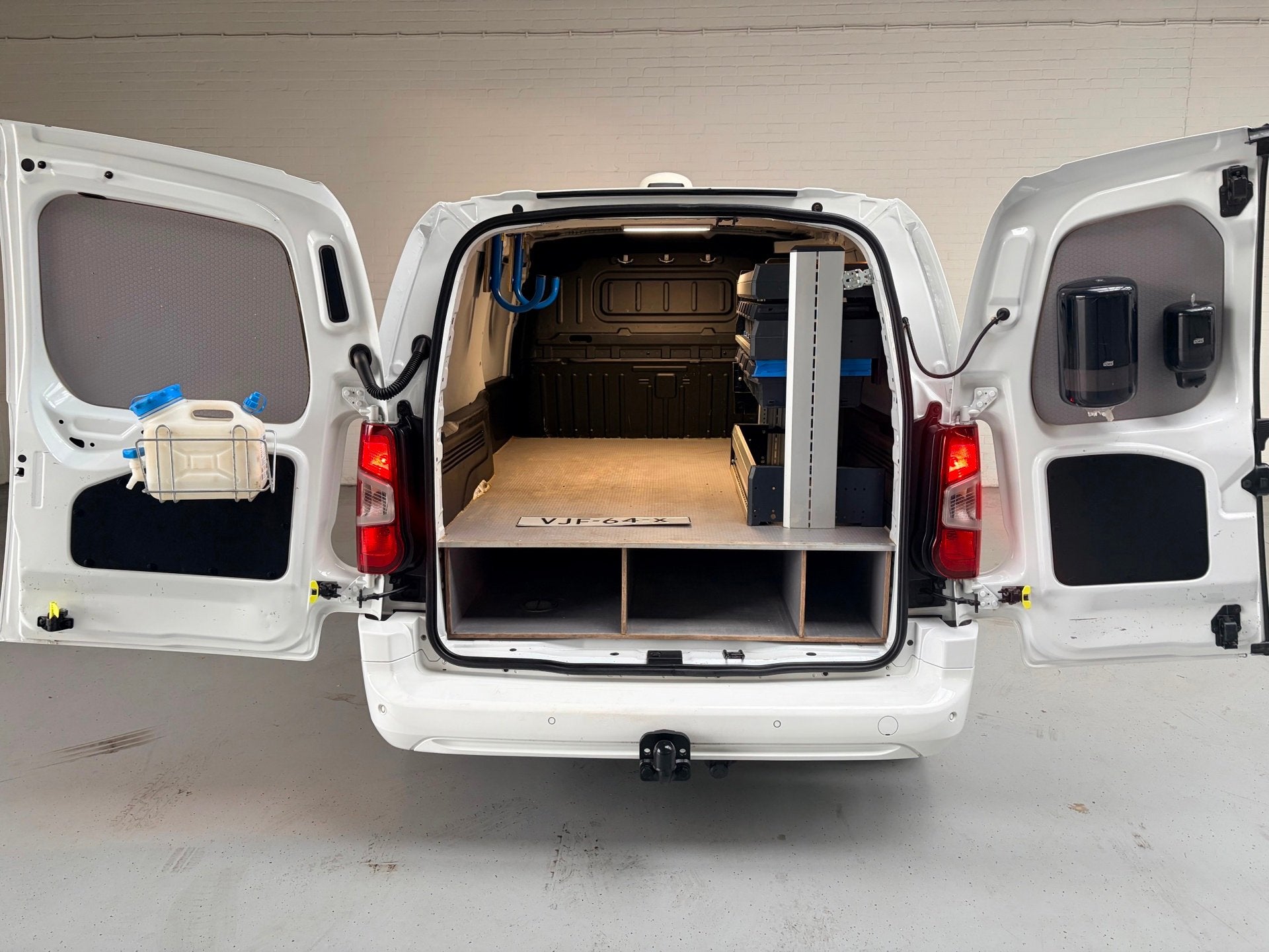Opel Combo L2H1 Servicewagen 1.5D 100pk Edition, Sortimo inr, Voorwielaandrijving, Dealer onderhouden, Gebruikt, 4 cilinders