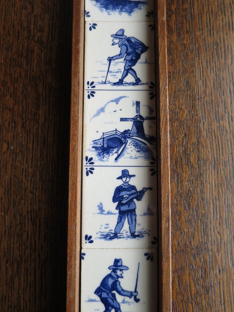 9 mooie oude tegeltjes 46/6 cm in houten lijst, Ophalen of Verzenden