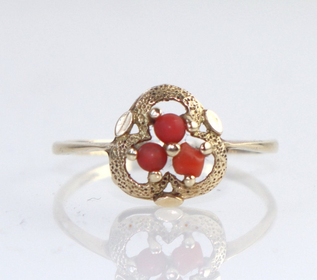 Vintage gouden ring met bloedkoraal, Sieraden, Tassen en Uiterlijk, Ophalen of Verzenden, Goud, Ring, Met edelsteen