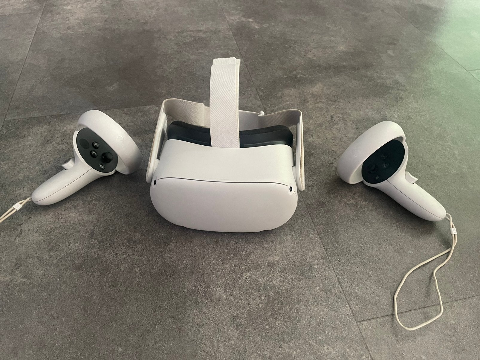 Oculus quest 2 met controllers, Ophalen of Verzenden, Zo goed als nieuw