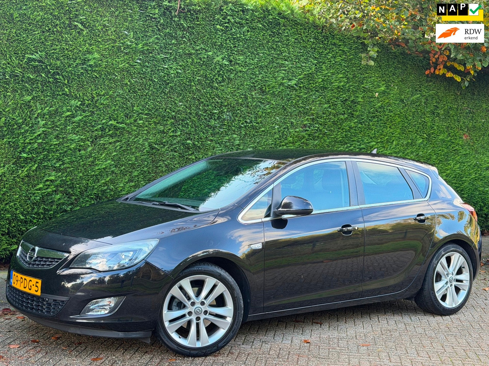 Opel Astra 1.6 Turbo Sport RIJDTGOED/AIRCO/180PK/APK 3-27, Auto's, Voorwielaandrijving, Euro 5, Gebruikt, Zwart