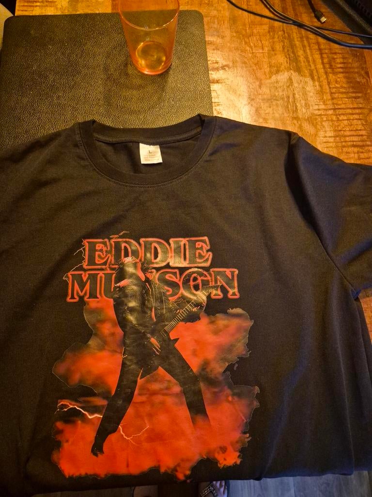 Stranger Things Eddie Munson T-shirt Maat L, Ophalen of Verzenden, Nieuw, Maat 48/50 (M), Zwart