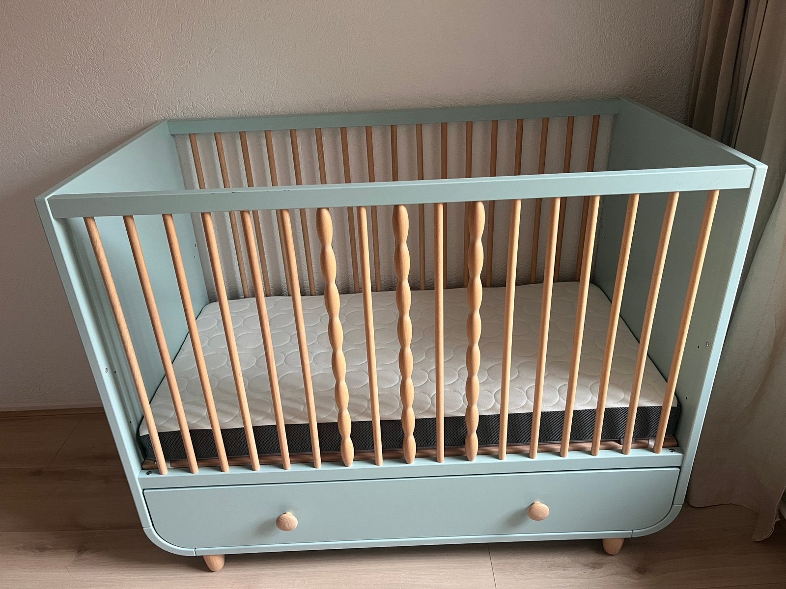 IKEA MYLLRA ledikant met HIMLAVALV matras, Ophalen, Zo goed als nieuw, Ledikant