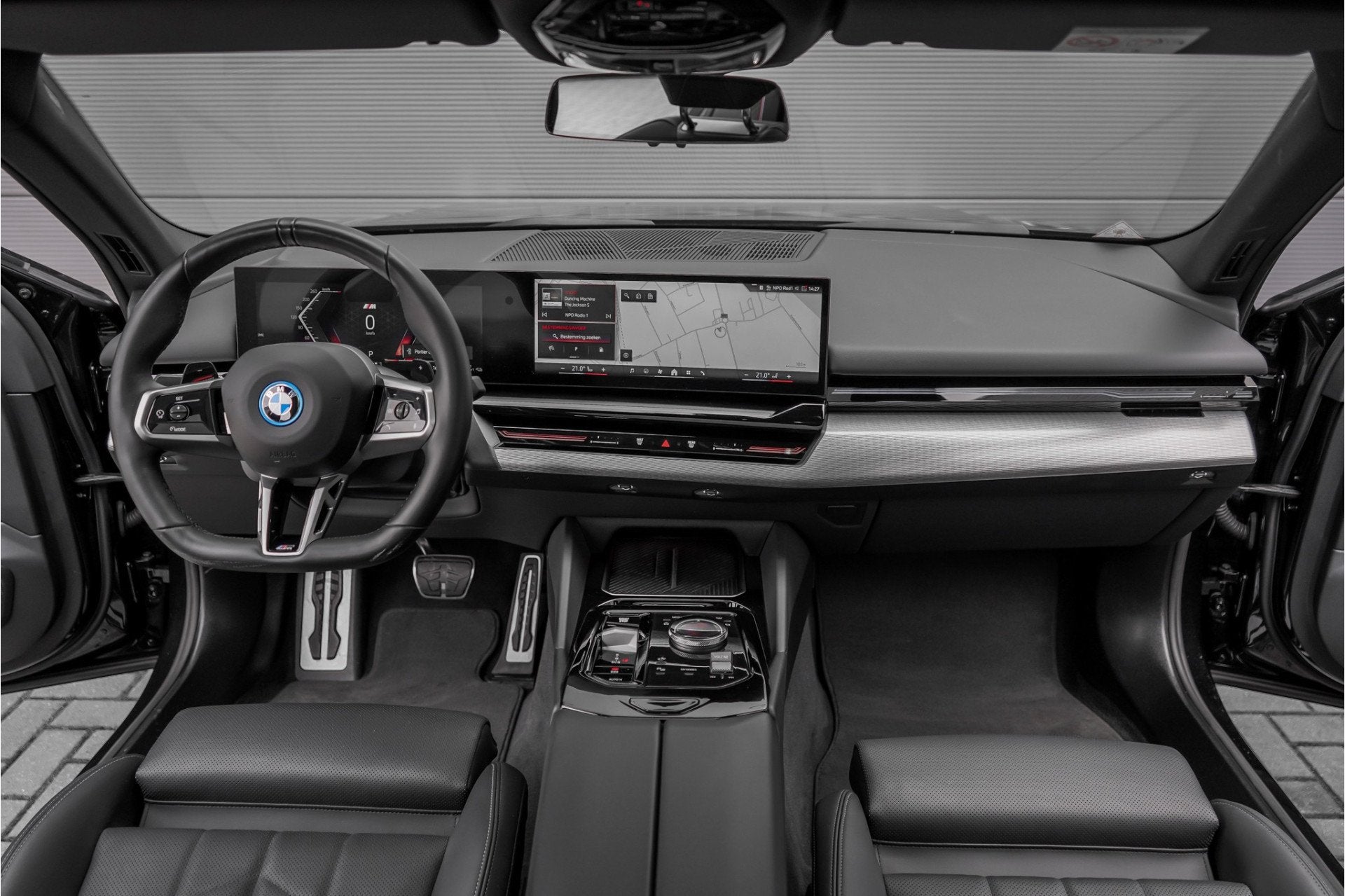 BMW 5 Serie 530e M-Sport Pro Pano Iconic Glow H/K Camera 20", Automaat, Achterwielaandrijving, Zwart, Bedrijf