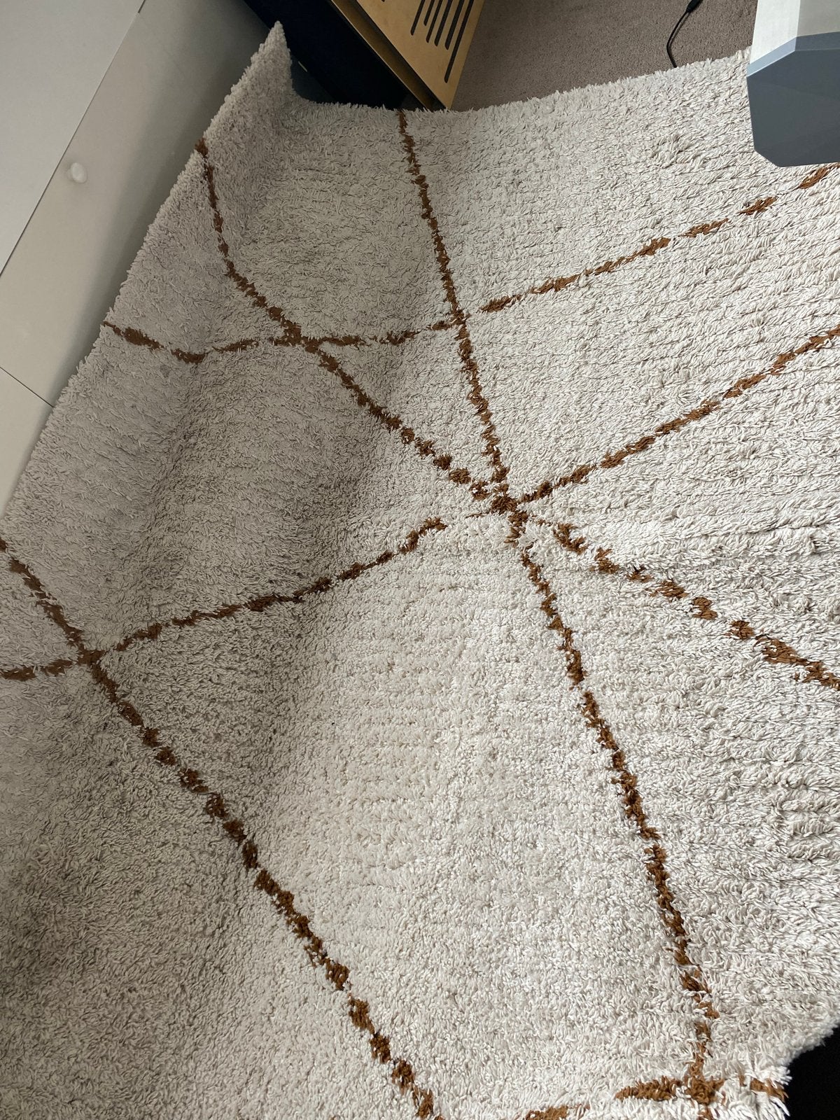 Crèmekleurig vloerkleed met bruine lijnen, Huis en Inrichting, Stoffering | Tapijten en Kleden, Ophalen, Gebruikt, 100 tot 150 cm
