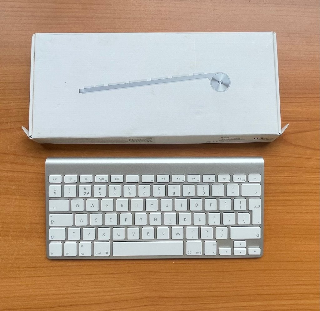 Apple Wireless Keyboard A1314 - Qwerty, Ophalen of Verzenden, Zo goed als nieuw, Draadloos, Qwerty