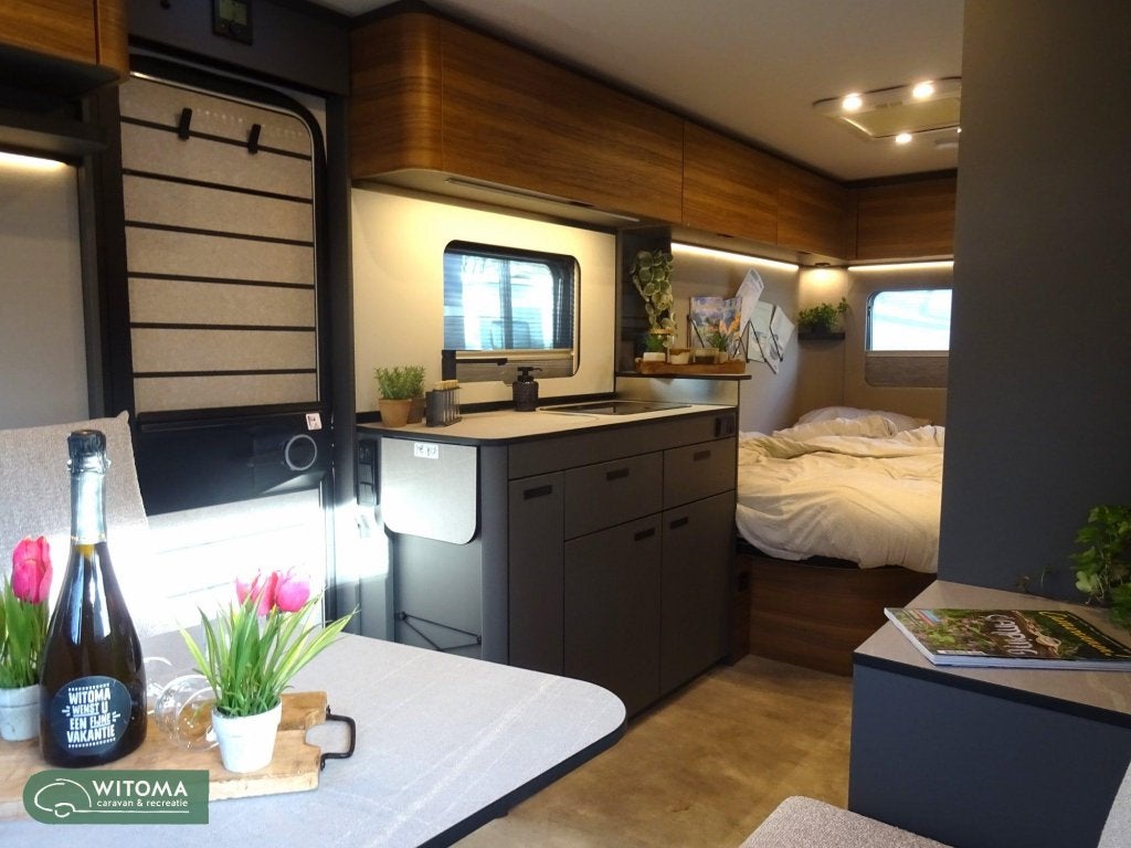 Eriba Novaline 485 Met grote rondzit!, Caravans en Kamperen, Caravans, Rondzit, Bedrijf, Overige typen, Schokbreker