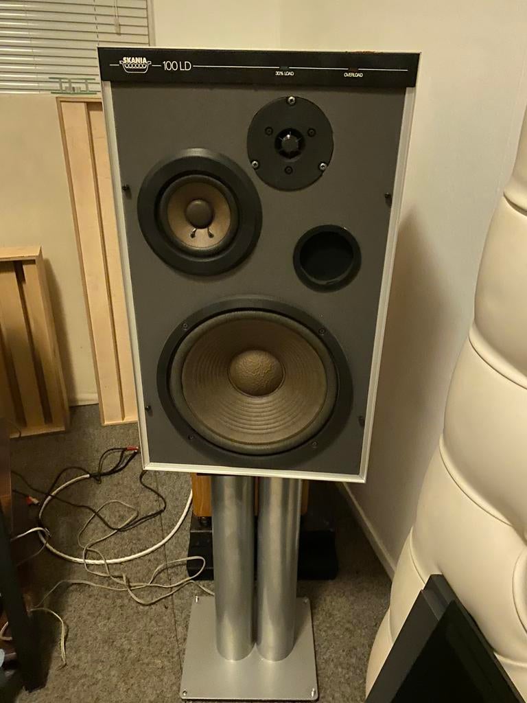 SKANIA 100 LD, JBL, Ophalen of Verzenden, Zo goed als nieuw, 120 watt of meer