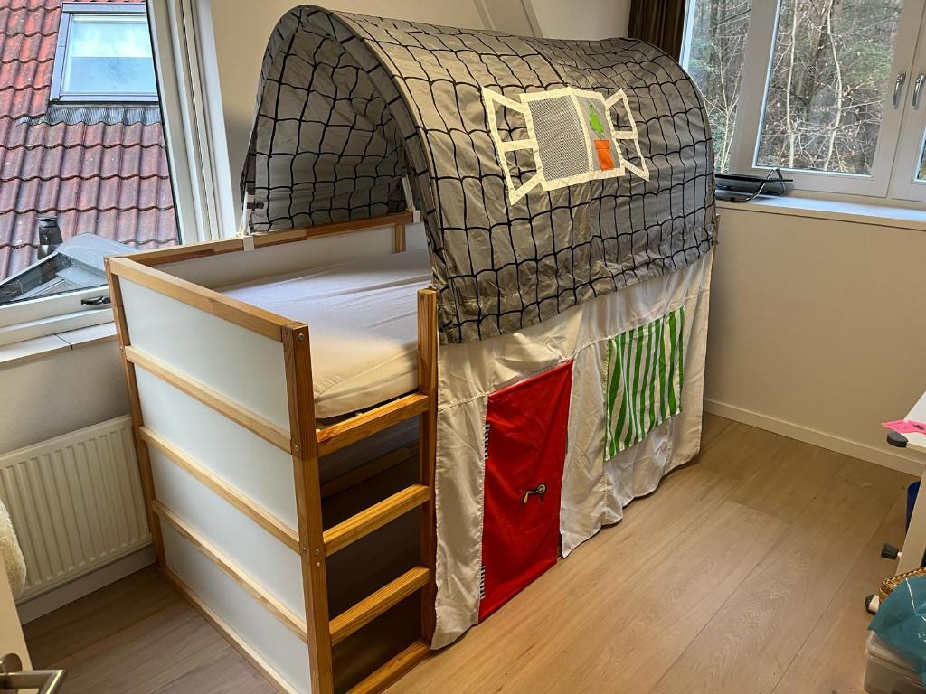 IKEA kinderbed Type: KURA 90x200 met mooie tent!, Ophalen, 85 tot 100 cm, Gebruikt, Lattenbodem
