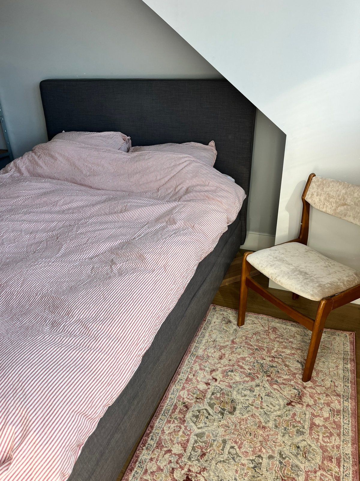 Fijne en mooie boxspring Ikea | Grijs | 160x200, Huis en Inrichting, Ophalen, Tweepersoons, Grijs, 160 cm