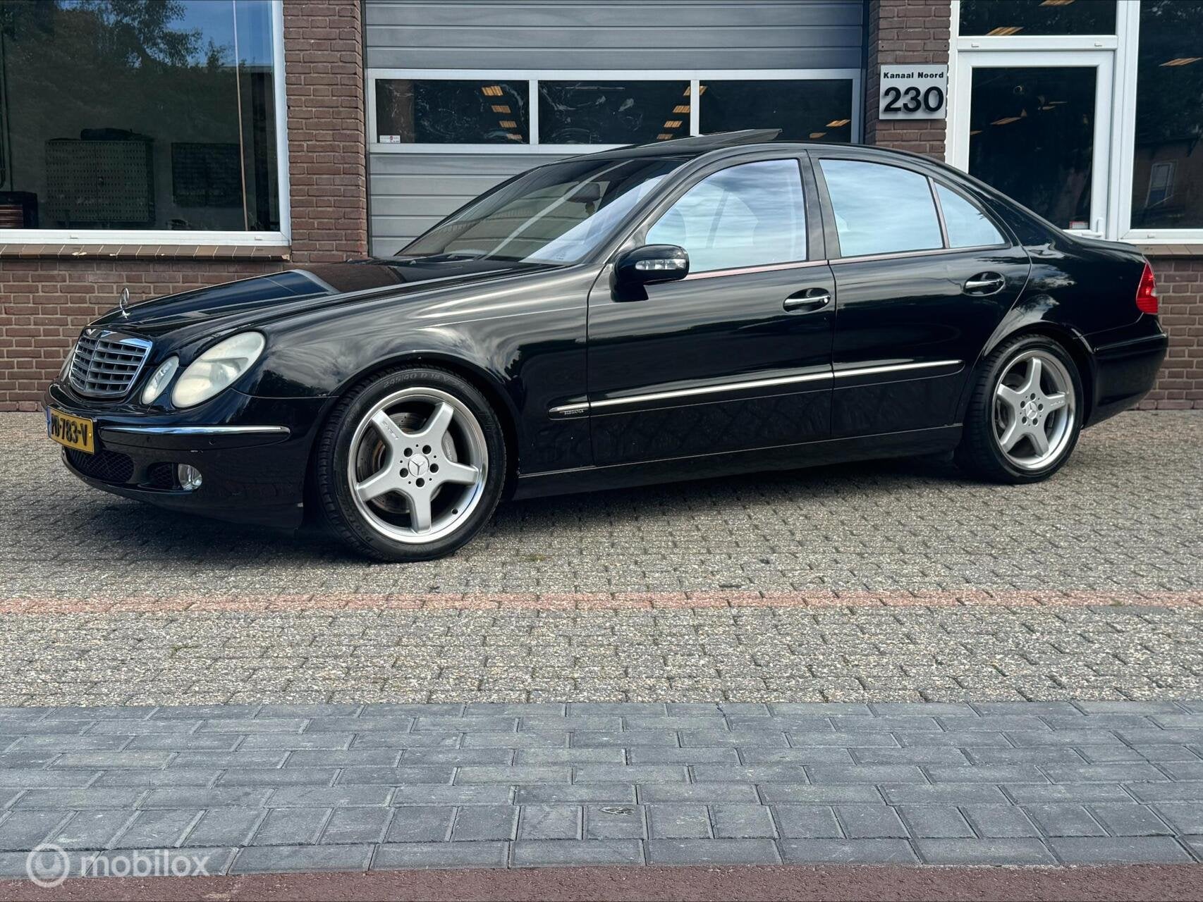 Mercedes E-klasse 500 Avantgarde AUT LEDER/SCH.DAK/ECC-AIRCO, Auto's, Automaat, Achterwielaandrijving, Gebruikt, Zwart