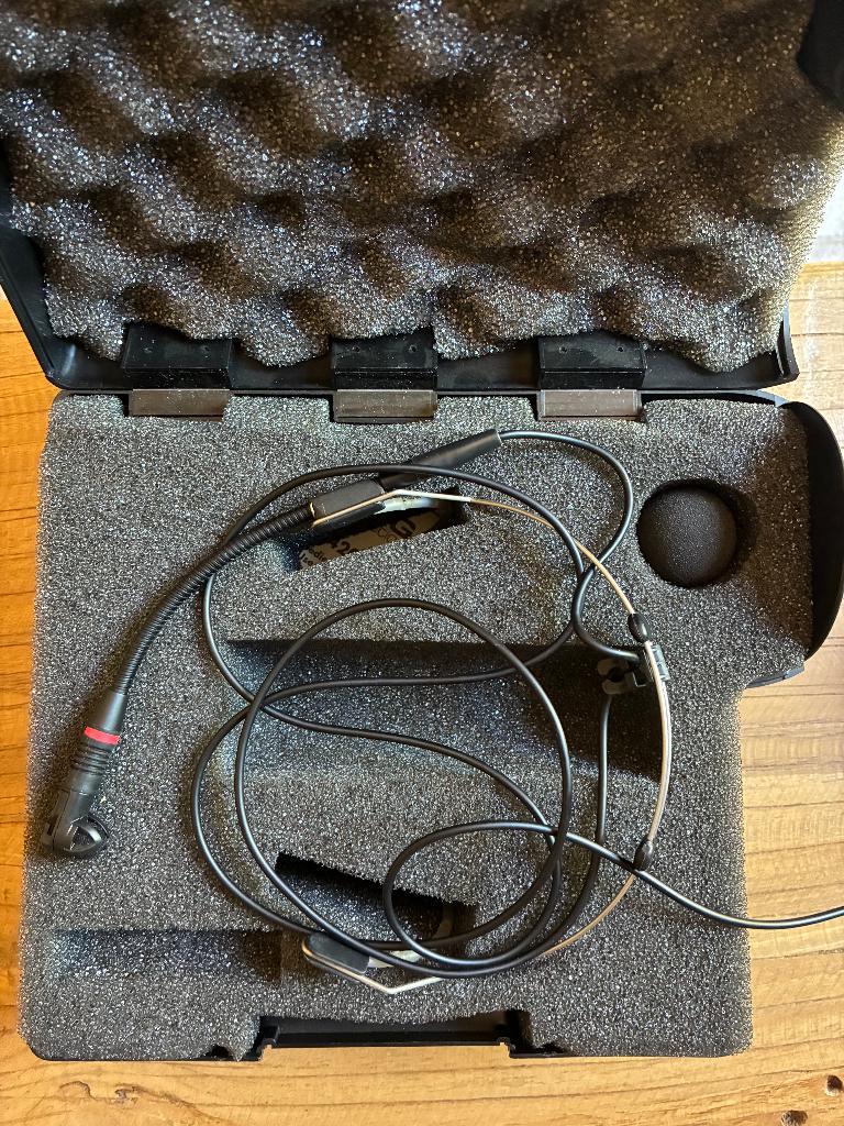 AKG C555 headset microfoon, Muziek en Instrumenten, Ophalen of Verzenden, Zo goed als nieuw, Zangmicrofoon