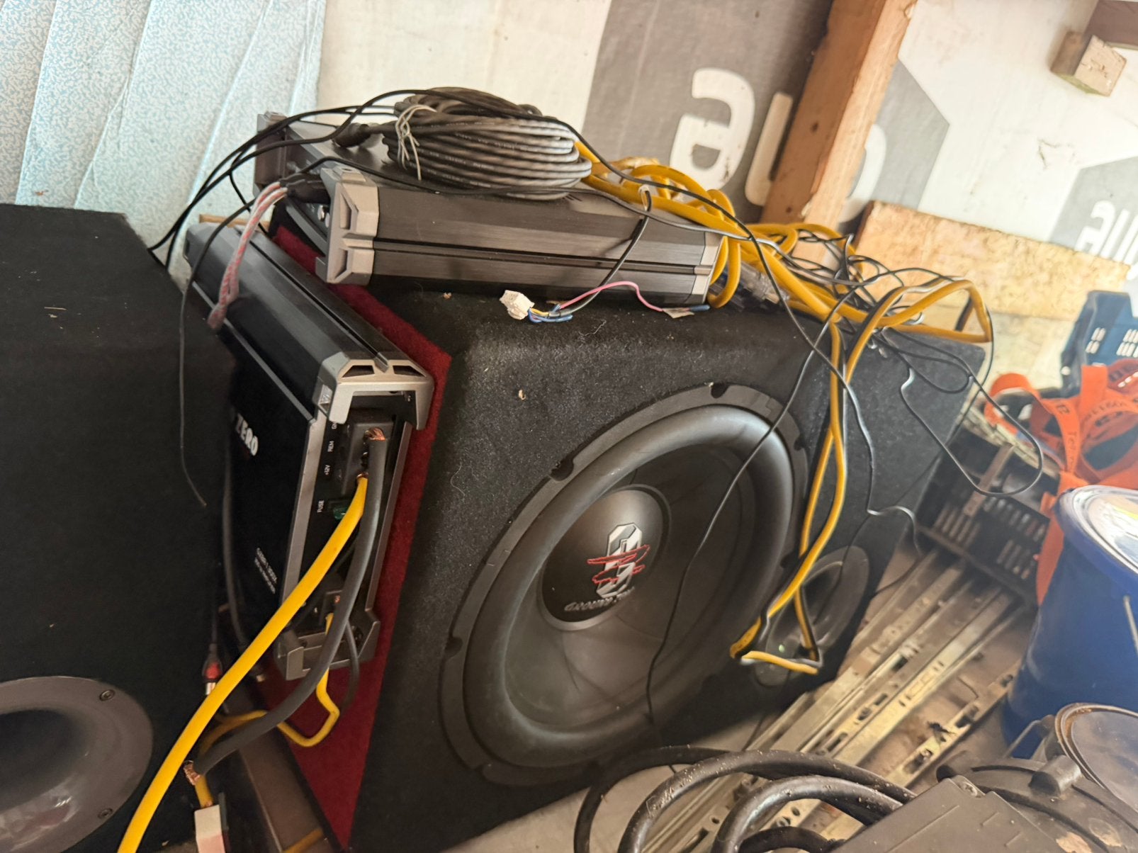 2 subwoofers ground zero + kabels en versterkers, Ophalen, Gebruikt