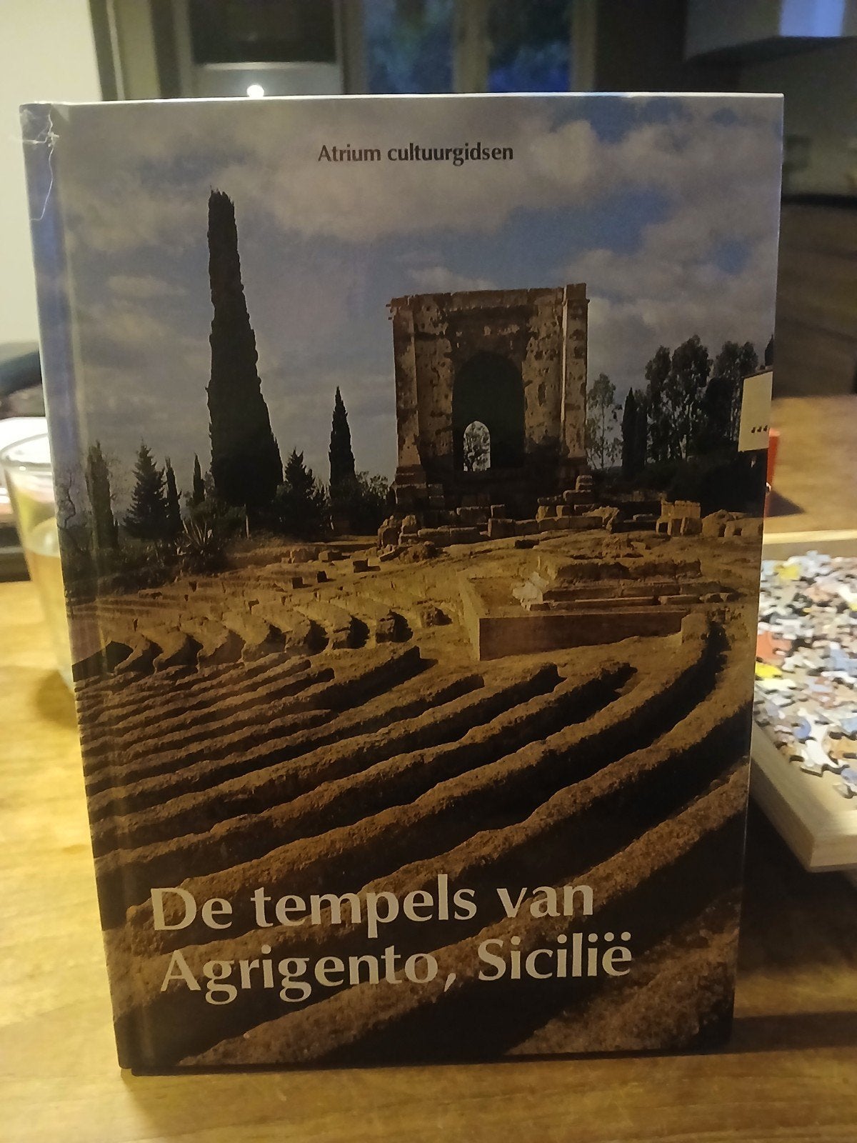 Atrium cultuurgids: De tempels van Agrigento, Sicilië, Boeken, Europa, Ophalen of Verzenden, Reisgids of -boek, Gelezen