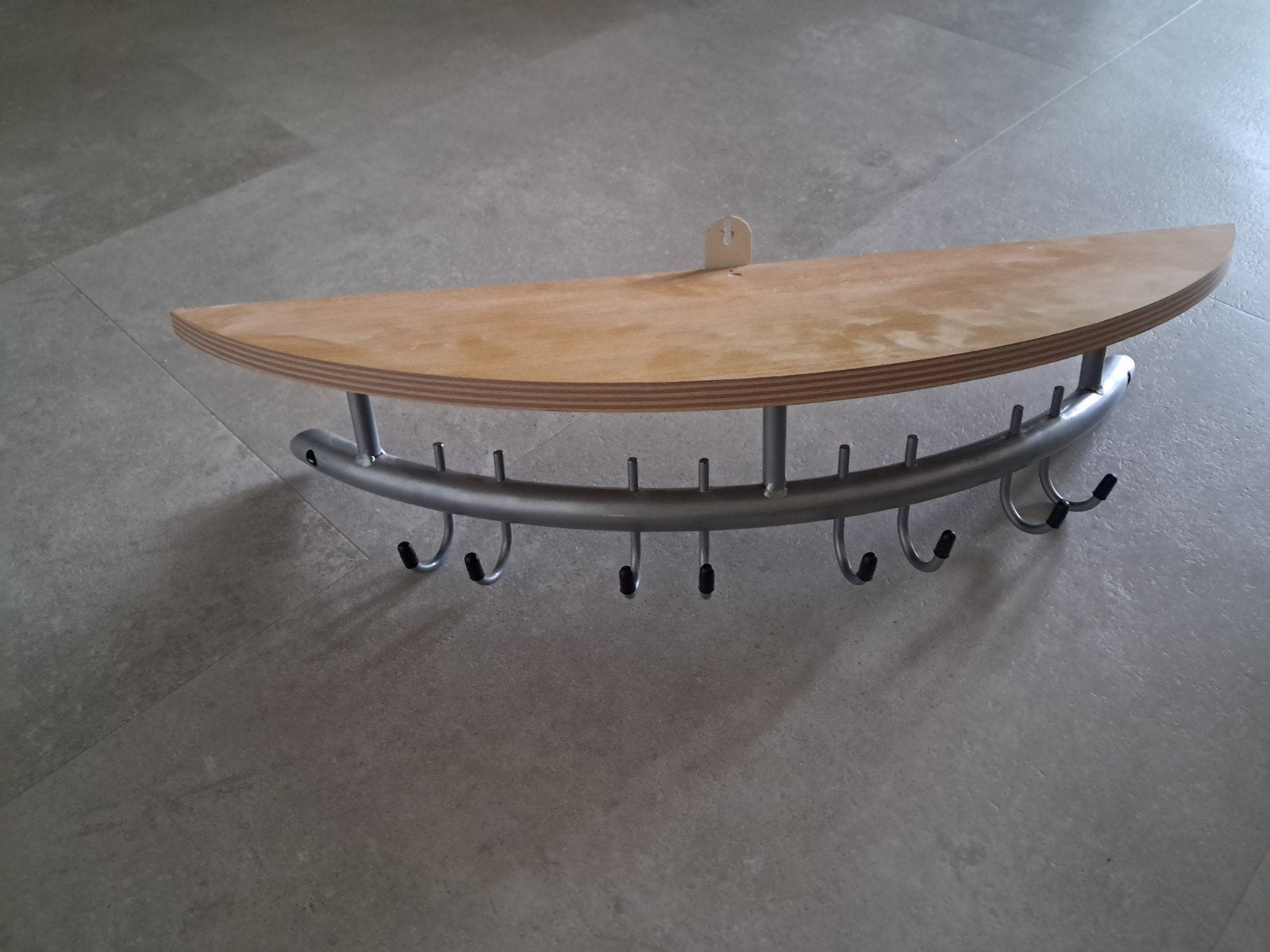 Wandkapstok met houten plank en metalen haken, Huis en Inrichting, Wandkapstok, Gebruikt, Ophalen of Verzenden, Minder dan 100 cm