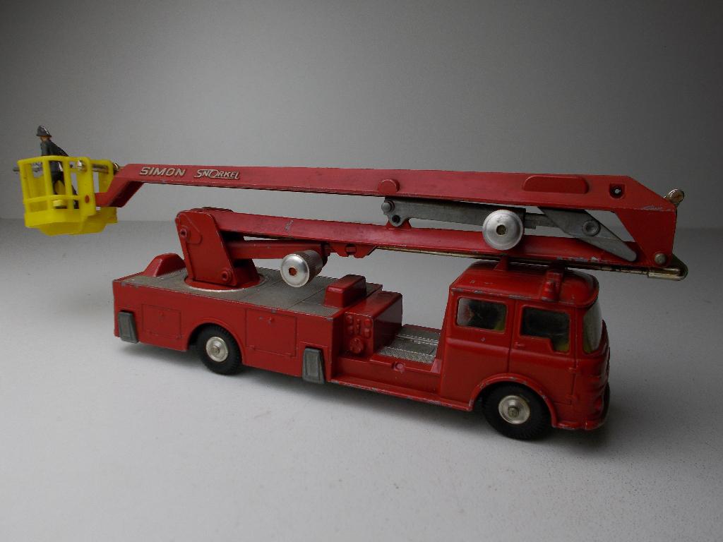 1964 Corgi MajorToys 1127 SIMON SNORKEL FIRE ENGINE Igst (C)