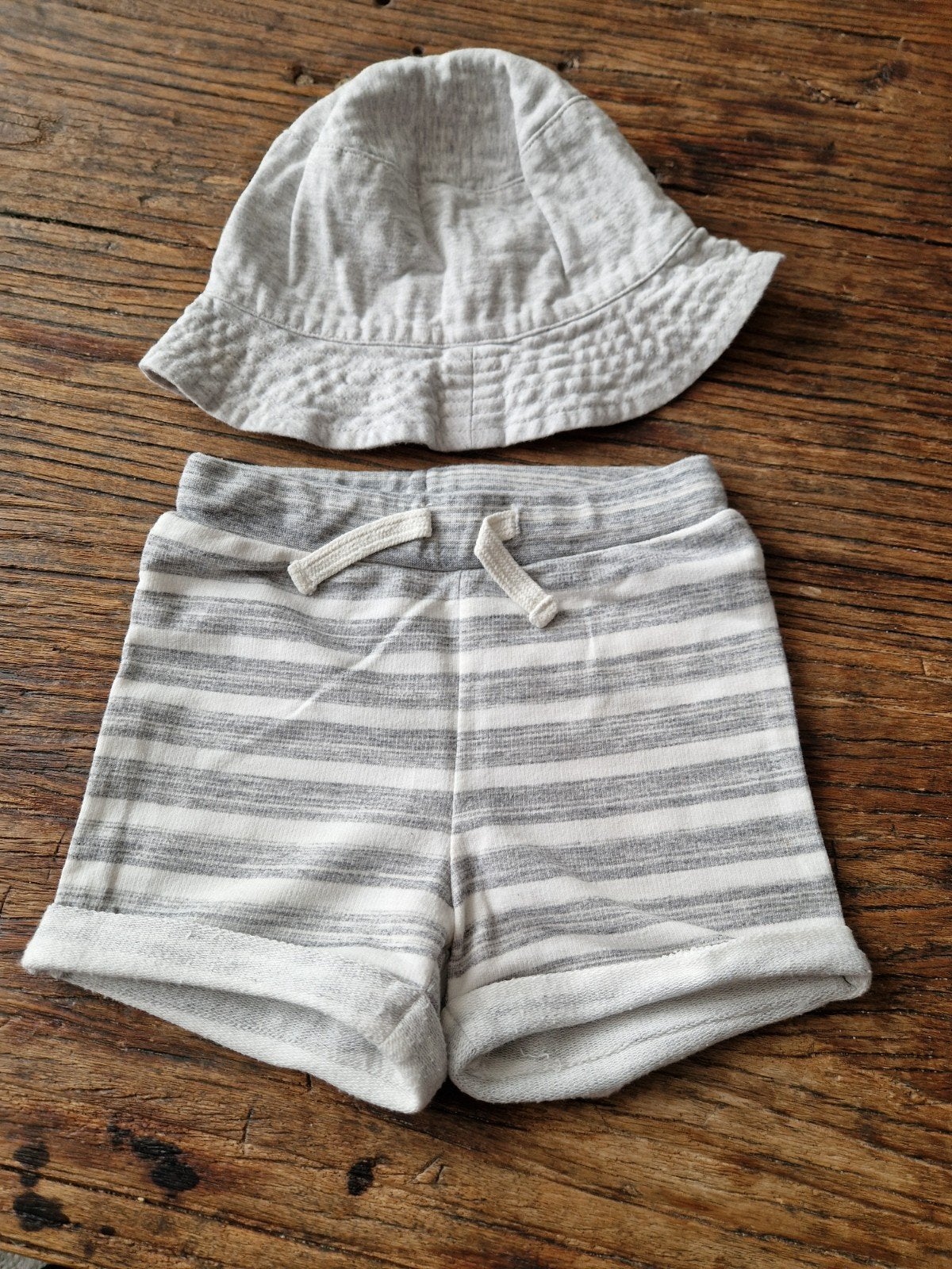 Te koop jongens korte broek maat 92 en hoedje maat 104, merk, Overige typen, H&M, Ophalen of Verzenden, Zo goed als nieuw