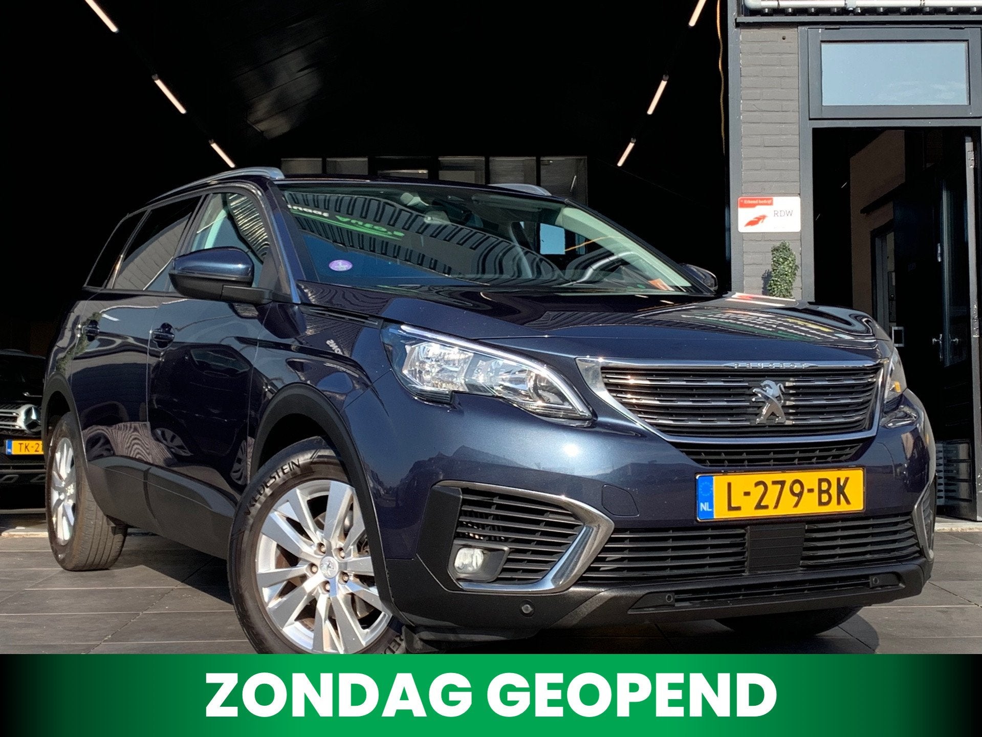 Peugeot 5008 1.2 PureTech Allure|AUT|7 zit|Cruise|Trekhaak, Stof, Gebruikt, 1199 cc, Met garantie (alle)