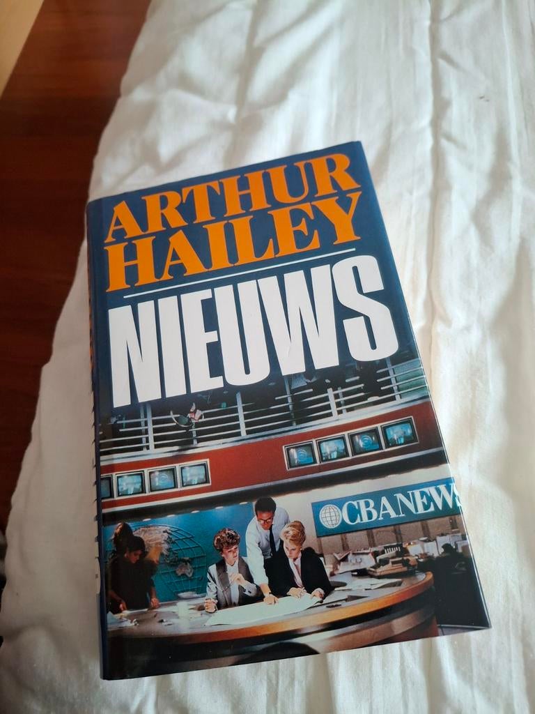 Nieuws - Arthur Hailey (Hardcover), Ophalen of Verzenden, Zo goed als nieuw, Arthur Hailey