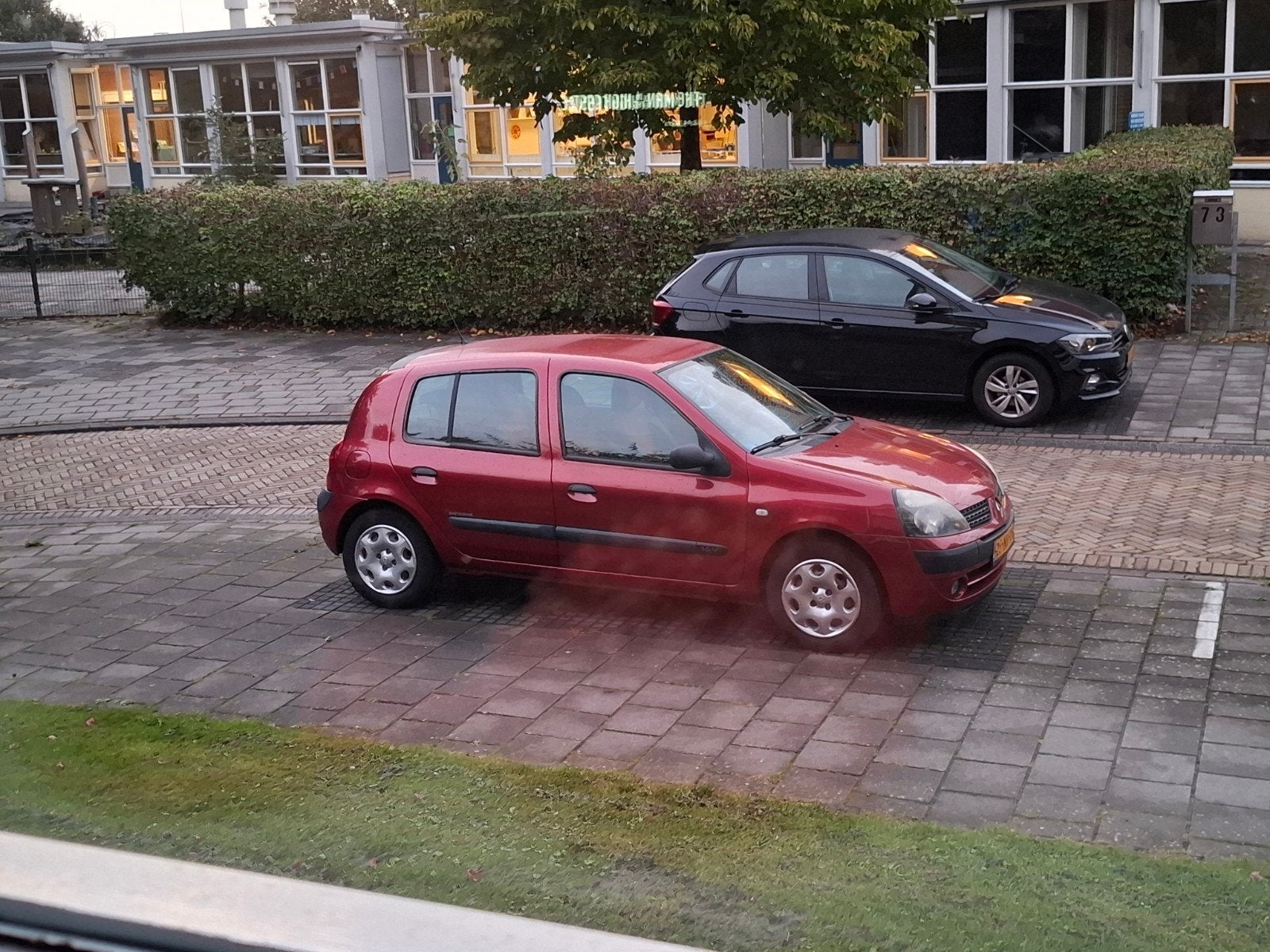 Renault Clio 1.2 16V RN 5DR Euro 2000 2003 Rood, Auto's, Voorwielaandrijving, 74 pk, 31 €/maand, 4 cilinders