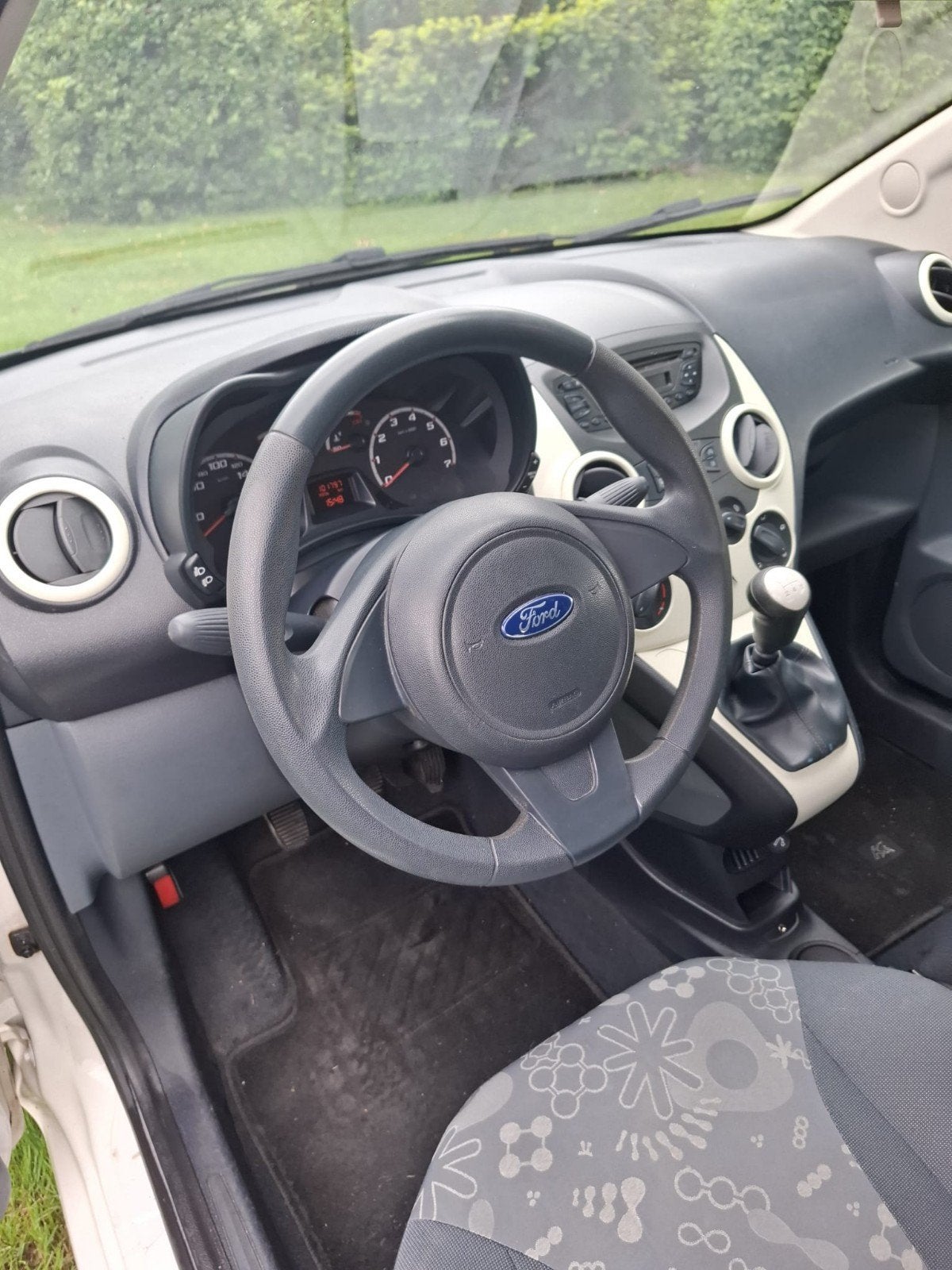 Ford Ka 1.2 69pk 2011 Wit, Auto's, Ford, Particulier, Ka, Benzine, B, Hatchback, Handgeschakeld, Origineel Nederlands, Wit, Voorwielaandrijving