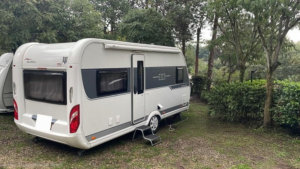 Caravan Hobby de Luxe 460 UFe inc voortent en mover, Ringverwarming, Rondzit, Hobby, Frans bed