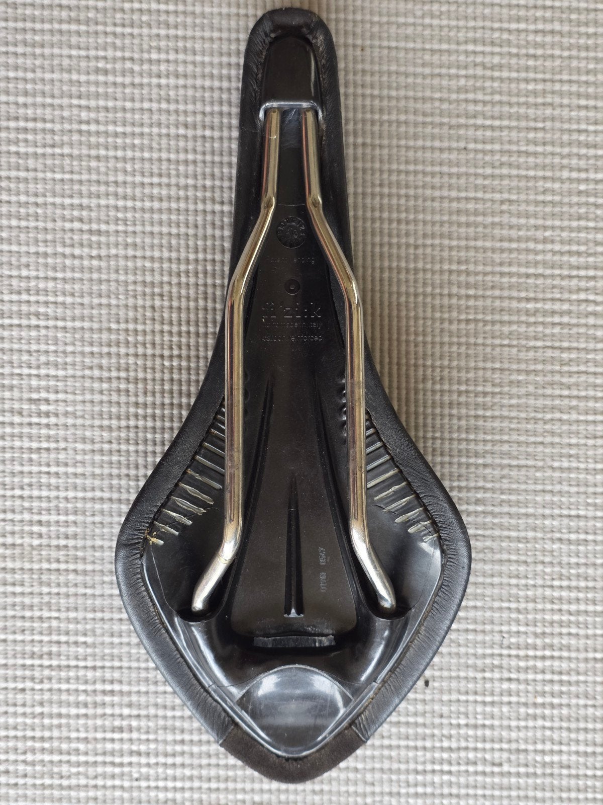 Fizik Arione Zadel, Ophalen of Verzenden, Zadel