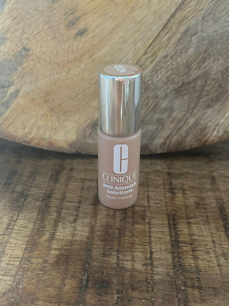 Clinique Anti Blemish Mini Foundation CN74, Gehele gezicht, Beige, Ophalen of Verzenden, Zo goed als nieuw