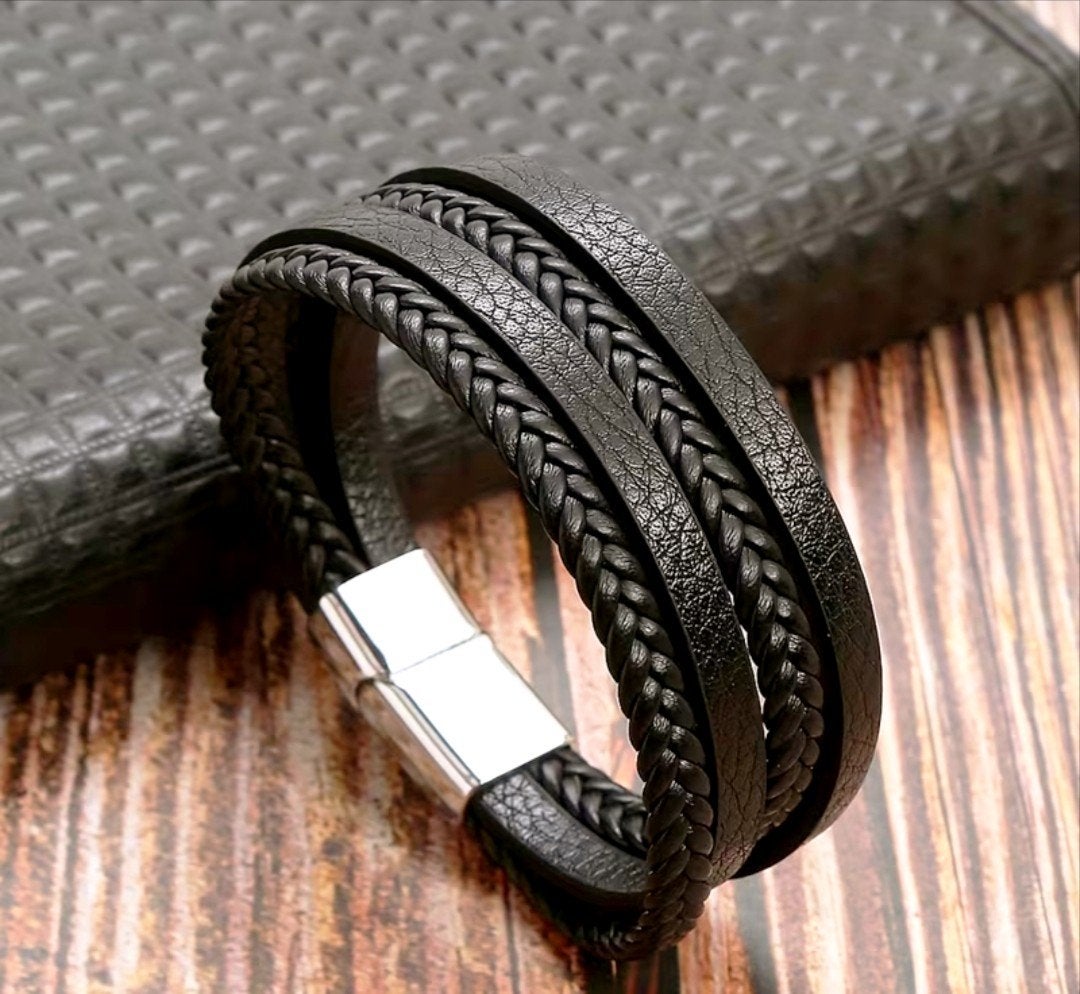 Stijlvolle Zwarte Leren Armband met Gevlochten Details, Sieraden, Tassen en Uiterlijk, Armbanden, Ophalen of Verzenden, Nieuw