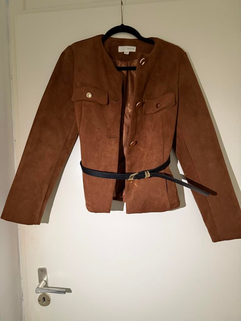 Classy bruin jasje ZARA met gouden knopen en dubbele voering, Kleding | Dames, Jasjes, Kostuums en Pakken, Bruin, Ophalen of Verzenden