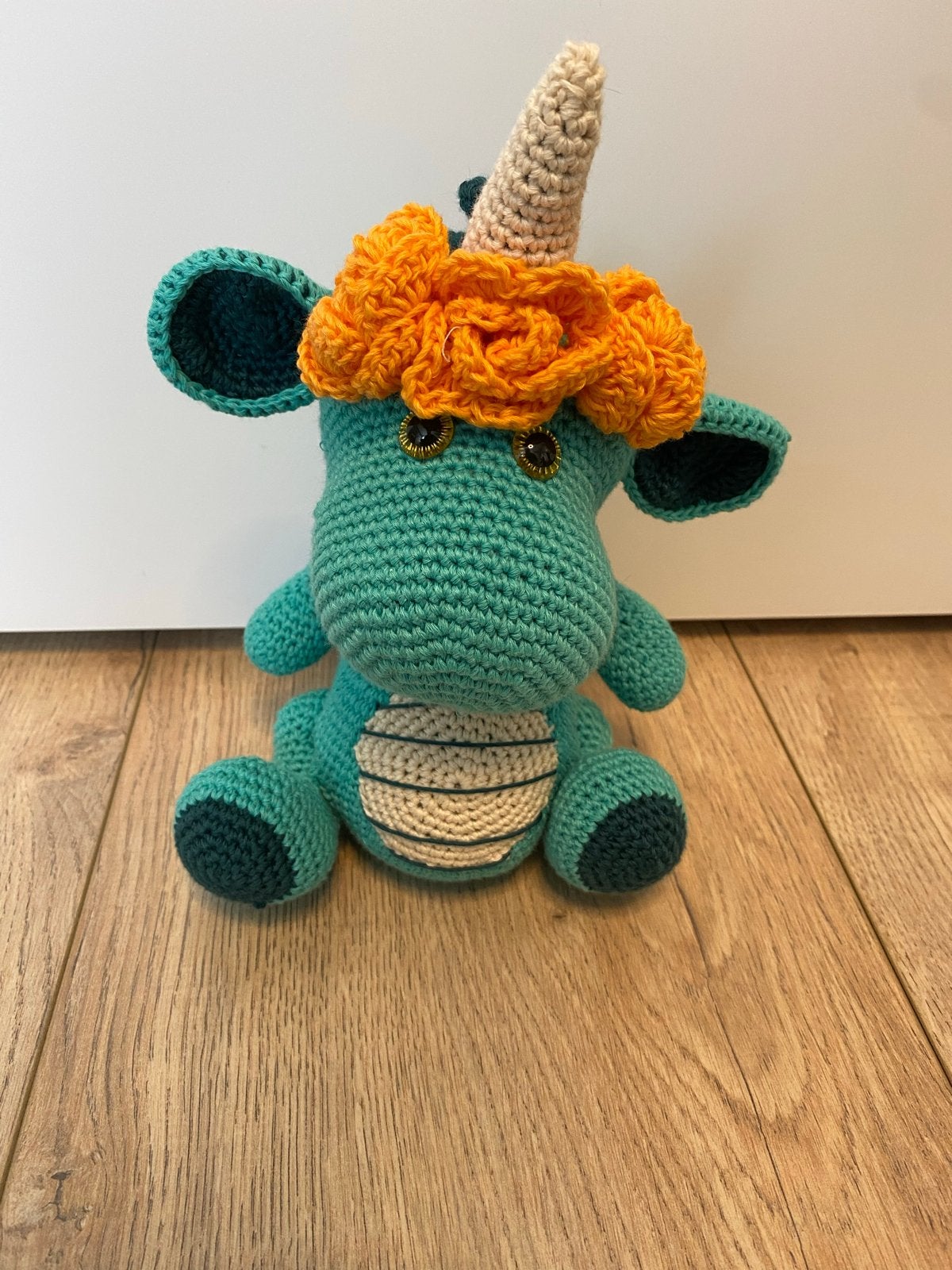 Gehaakte draak knuffel met bloemenkrans, Groen, Overige merken, Nieuw, Middelgroot (20 tot 80 cm)