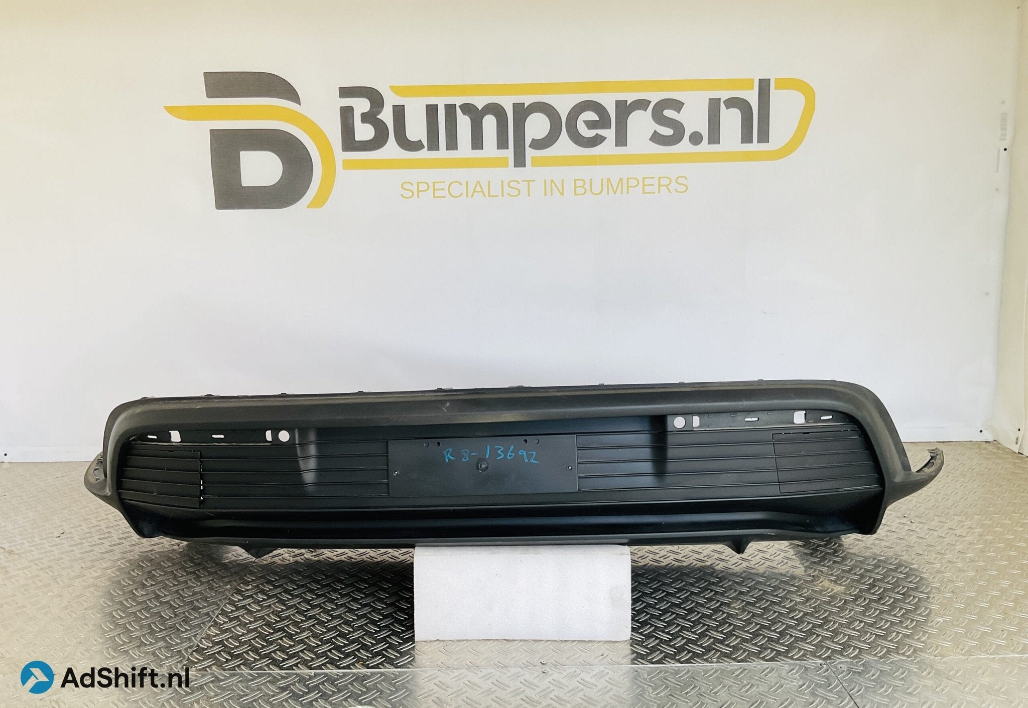 Bumper Porsche Taycan 9J1 pdc 9J18079831 Achterbumper 1-R8-1, Bumper