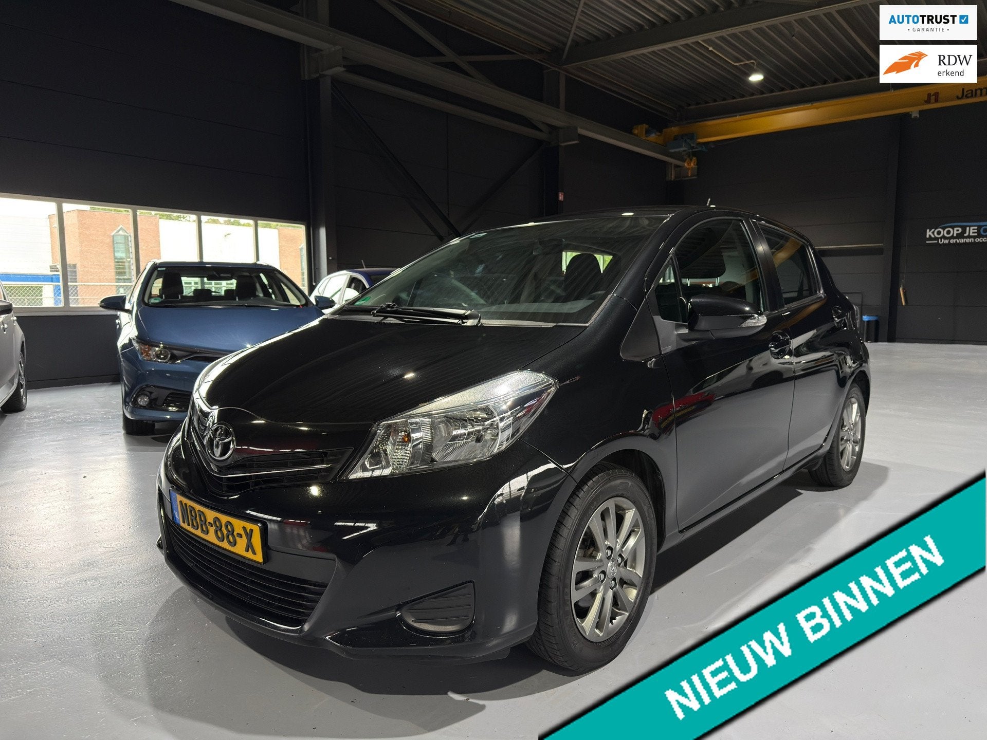 Toyota Yaris 1.0 VVT-i Aspiration 1ste Eigenr.|Dealer onderh, Stof, Gebruikt, Met garantie (alle), Zwart