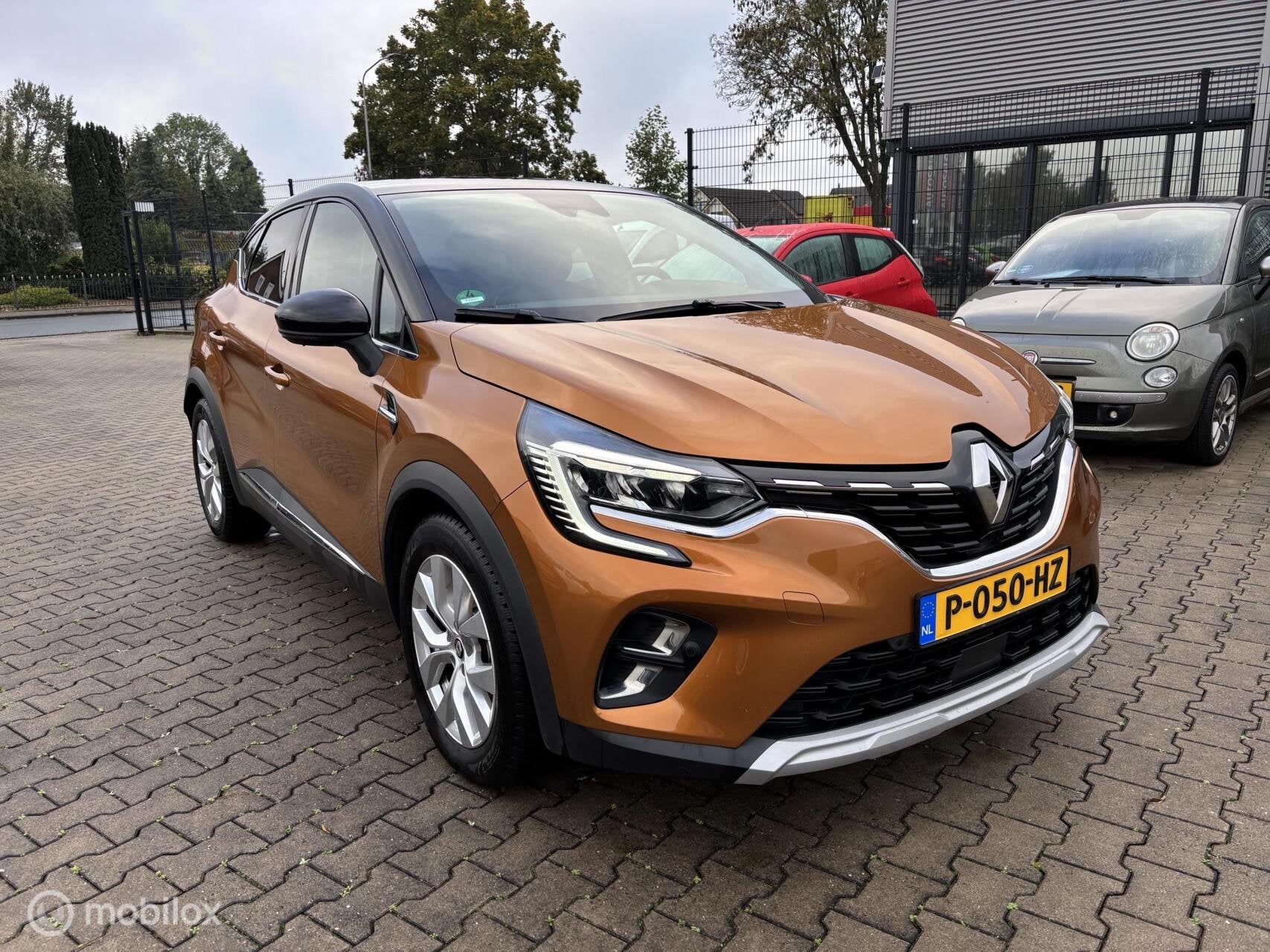 Renault Captur 1.6 E-Tech Hybrid Led Camera Trh ..1EIG, Geheel digitaal combi-instrument, Gebruikt, 715 kg, Leder en Stof