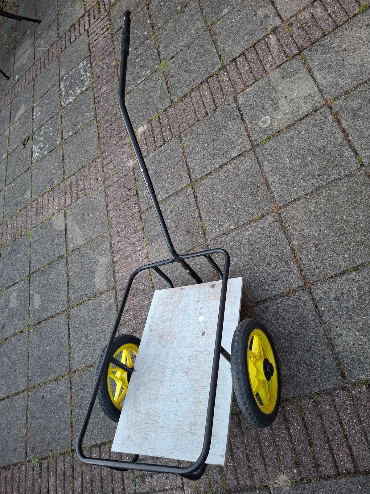 Stevige transportkar met gele wielen, Ophalen, Gebruikt