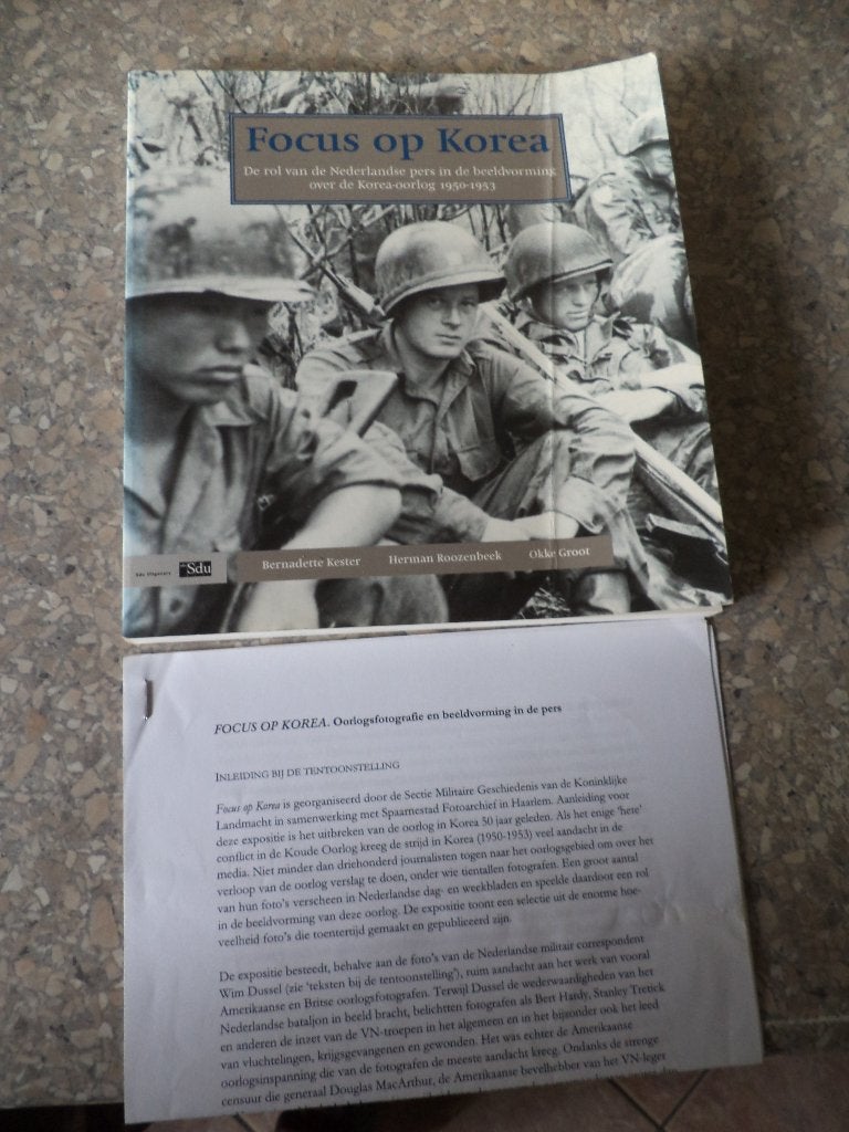 Focus op Korea Nederlands VN detachement 1950 1953, Ophalen of Verzenden, Landmacht, Nederland, Embleem of Badge
