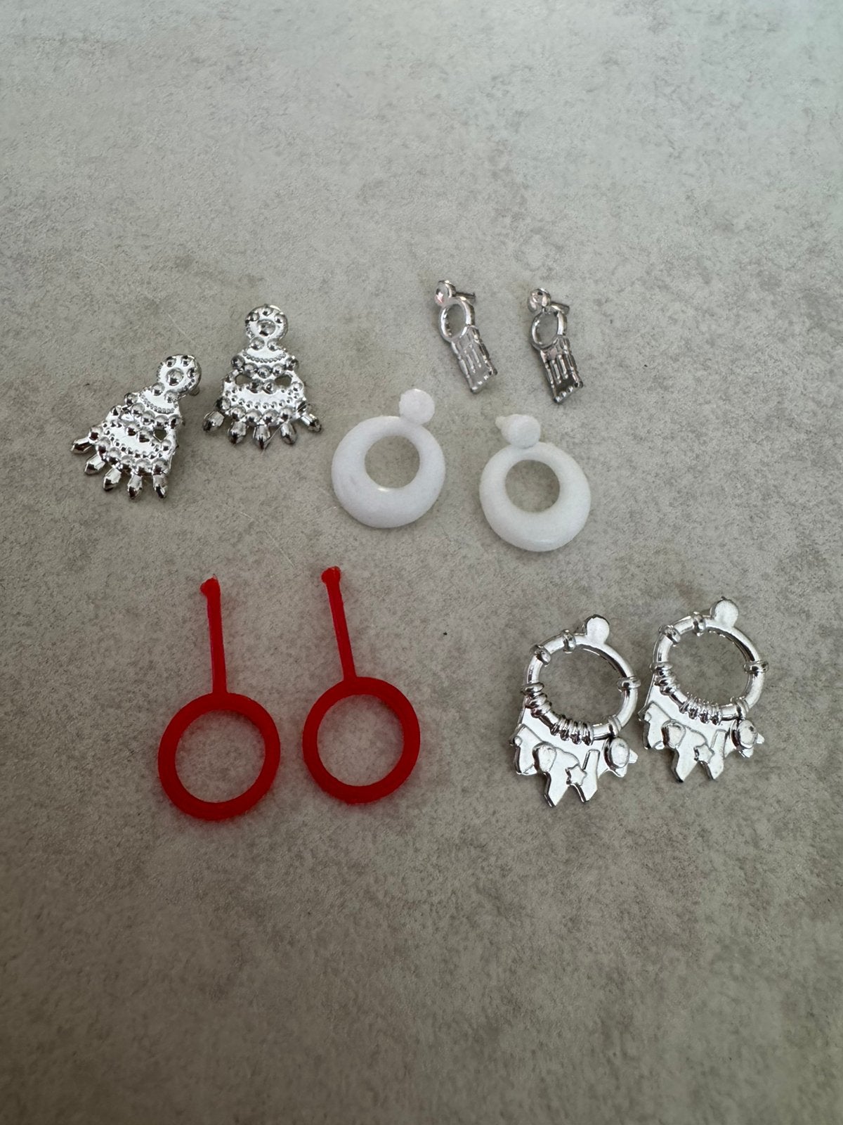 Barbie oorbellen geen mattel plastic clone, Verzamelen, Poppen, Ophalen of Verzenden, Gebruikt, Accessoires