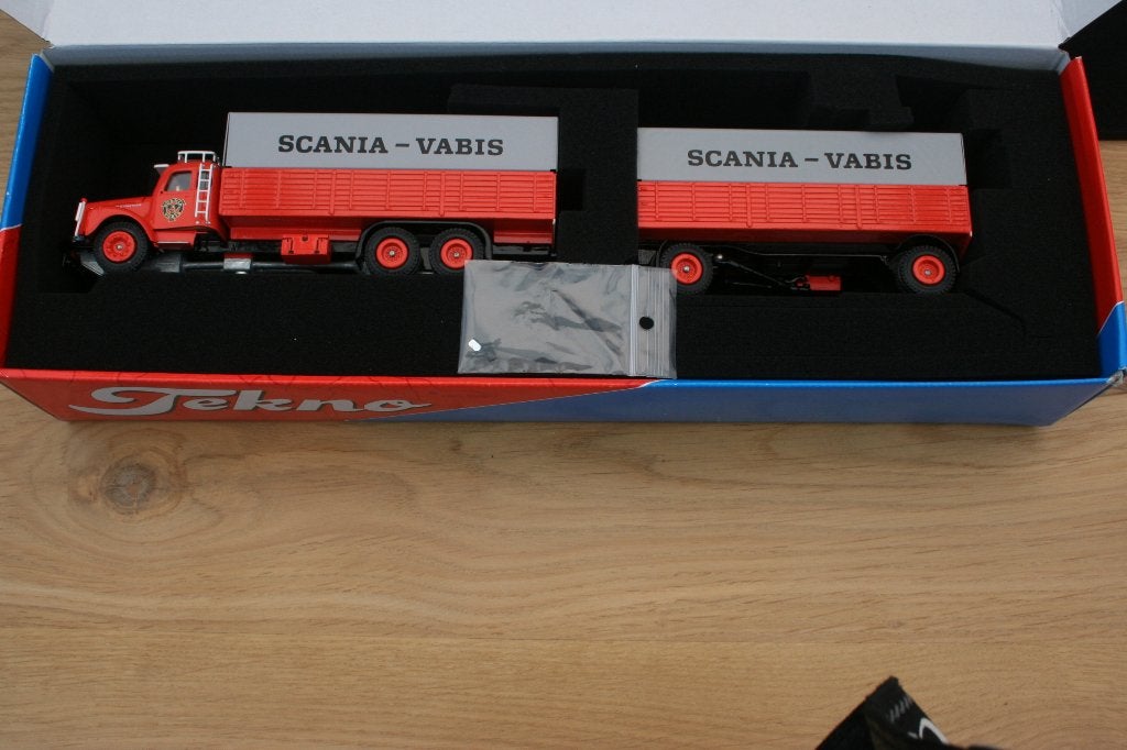 Scania Vabis type 76 oranje met aanhanger., Hobby en Vrije tijd, Modelauto's | 1:50, Ophalen of Verzenden, Zo goed als nieuw, Bus of Vrachtwagen