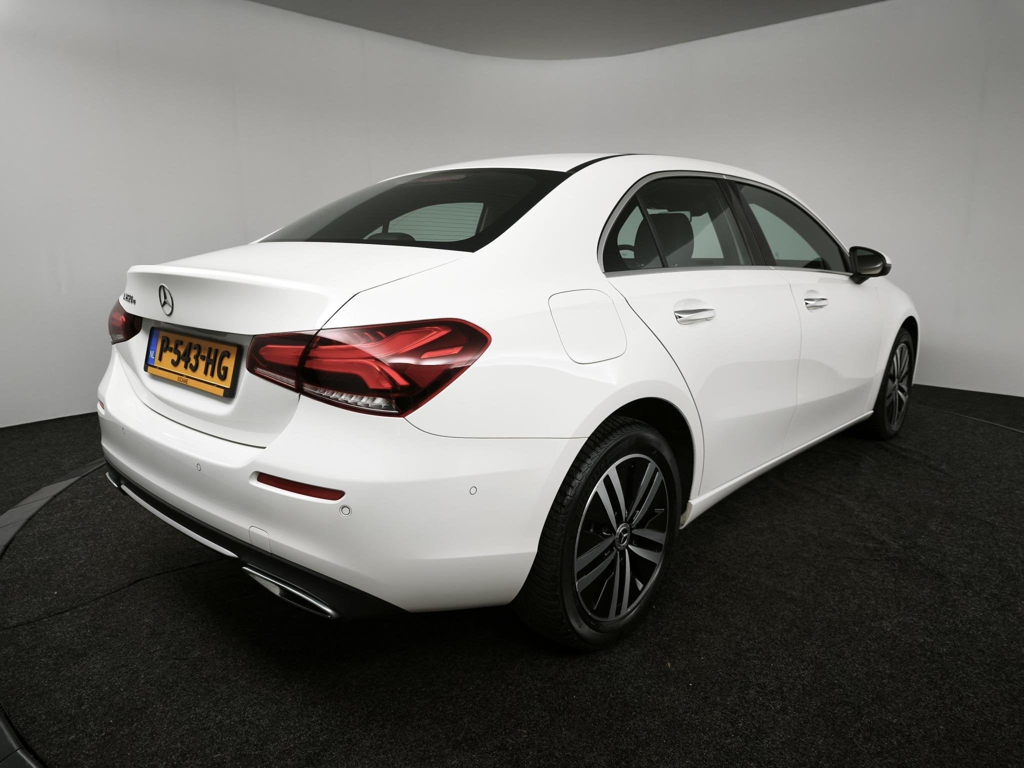 Mercedes-Benz A-klasse 250 e Luxury Limited | Panoramadak |, Auto's, Gebruikt, 4 cilinders, 16 kWh, Wit
