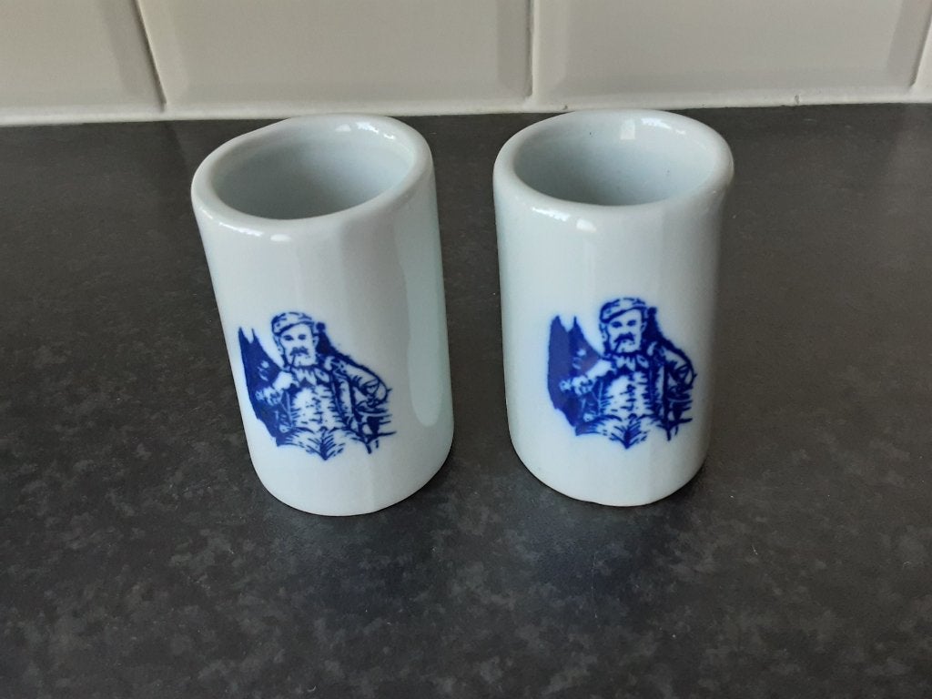 BOOMSMA borrelglaasjes aardewerk, 2 stuks (2), Ophalen of Verzenden, Zo goed als nieuw, Borrel- of Shotglas