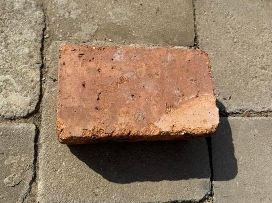 65 stuks poriso stenen 24x13x10cm + 36 stuks 21x10x7cm, Ophalen, Gebruikt, Bakstenen