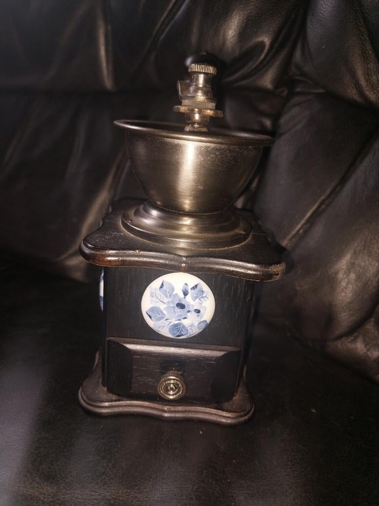Antieke handmatige koffiemolen met Delfts blauw decor, Ophalen of Verzenden