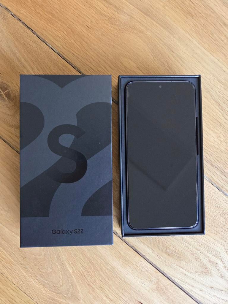 Samsung S22 - 128GB met screenprotector + 2 hoesjes, Zwart, Touchscreen, Ophalen of Verzenden, Zo goed als nieuw