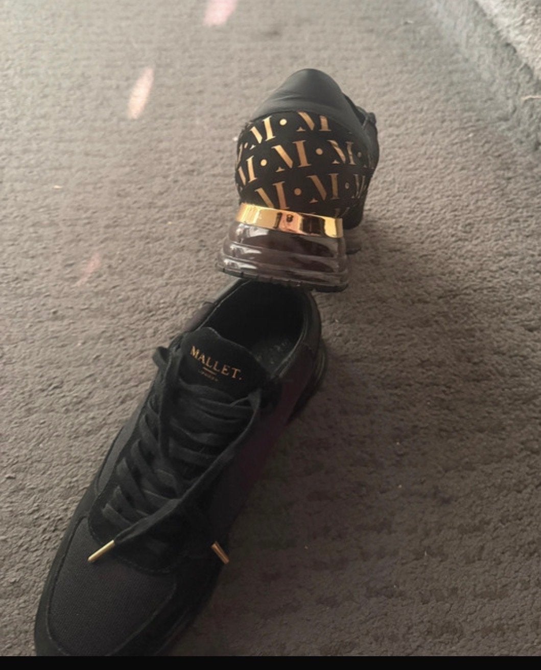 Mallet London Sneakers Zwart met Goud - Maat 39, Ophalen, Zo goed als nieuw, Zwart, Sneakers of Gympen