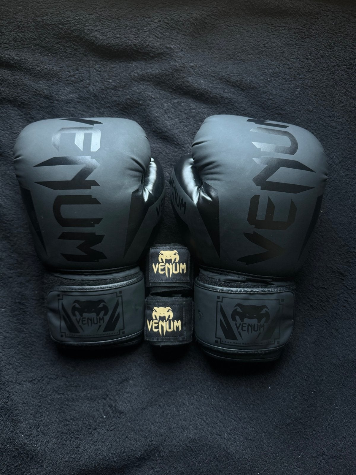 Venum Bokshandschoenen en Bandages - Zwart/Goud, Ophalen of Verzenden, Zo goed als nieuw, Bokshandschoenen