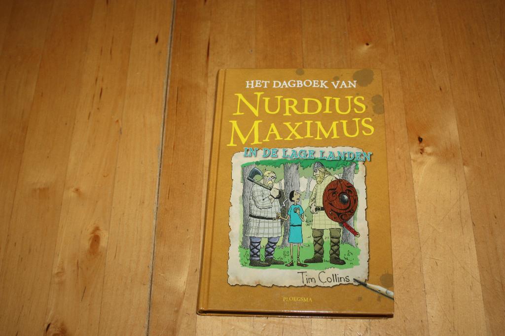 Nurdius Maximus in de lage landen, Tim Collins, Boeken, Ophalen of Verzenden, Gelezen, Tim Collins, Fictie