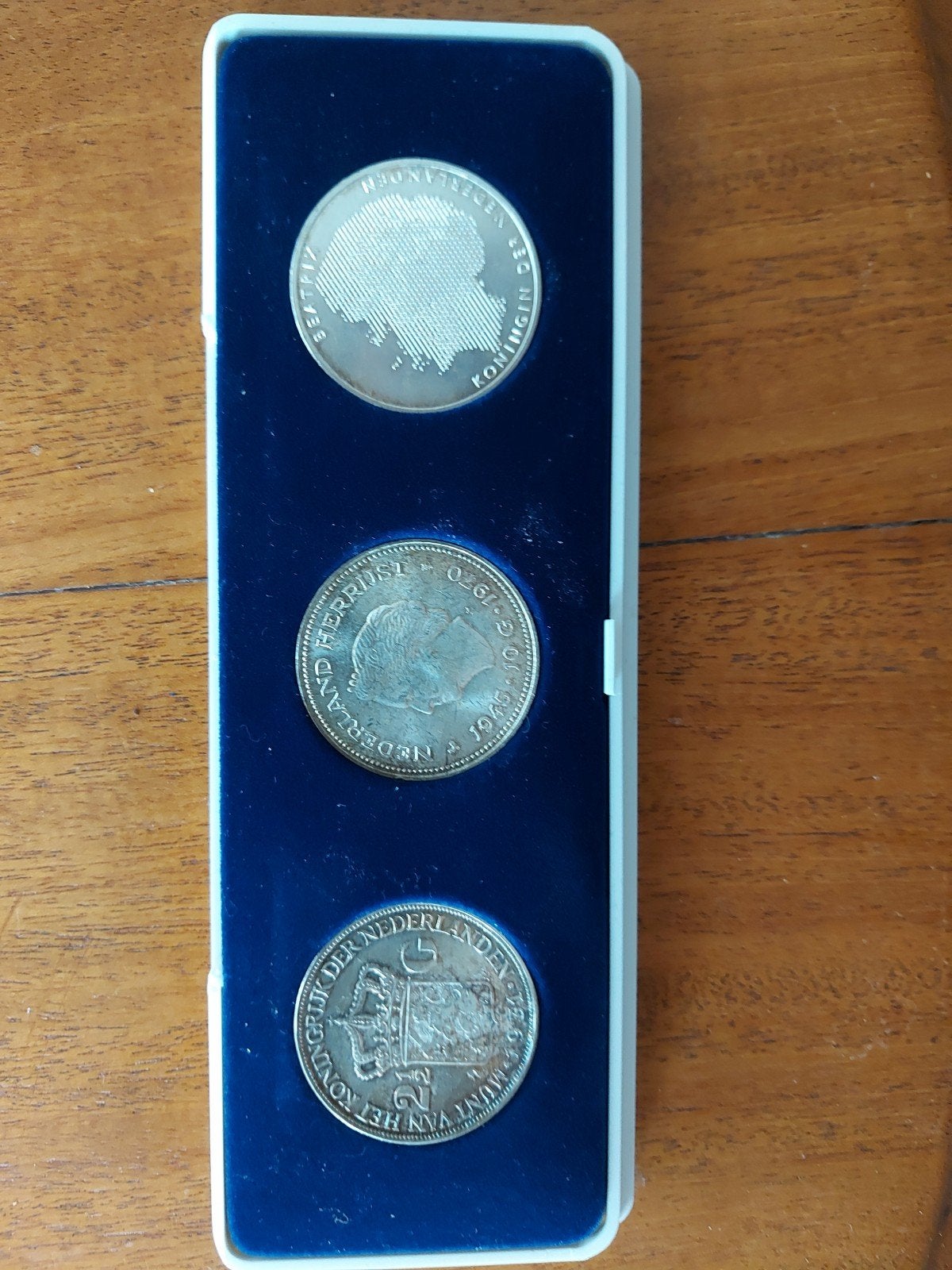 Drie Vorstinnen in Zilver: Wilhelmina, Juliana, Beatrix, Postzegels en Munten, Munten | Nederland, Setje, Overige waardes, Koningin Beatrix