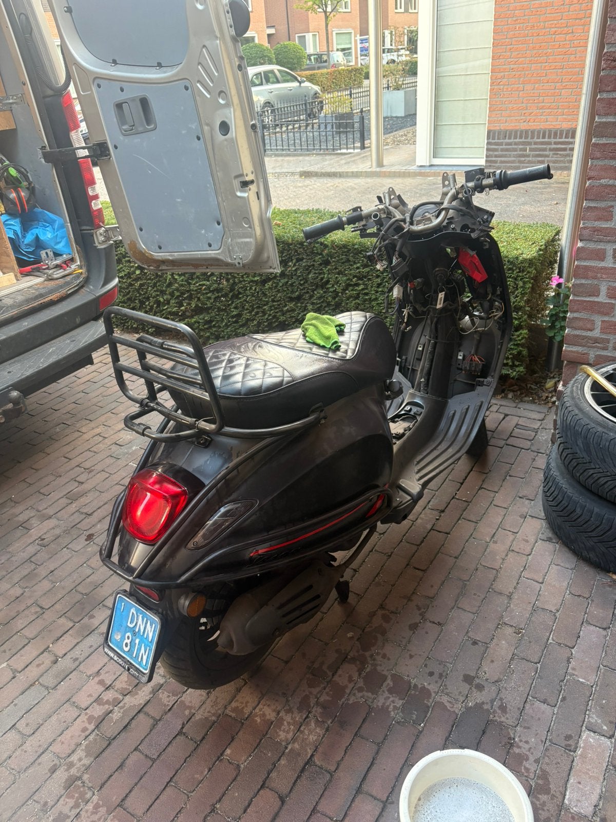 Vespa sprint schade, Ophalen, Zo goed als nieuw, Benzine, Vespa