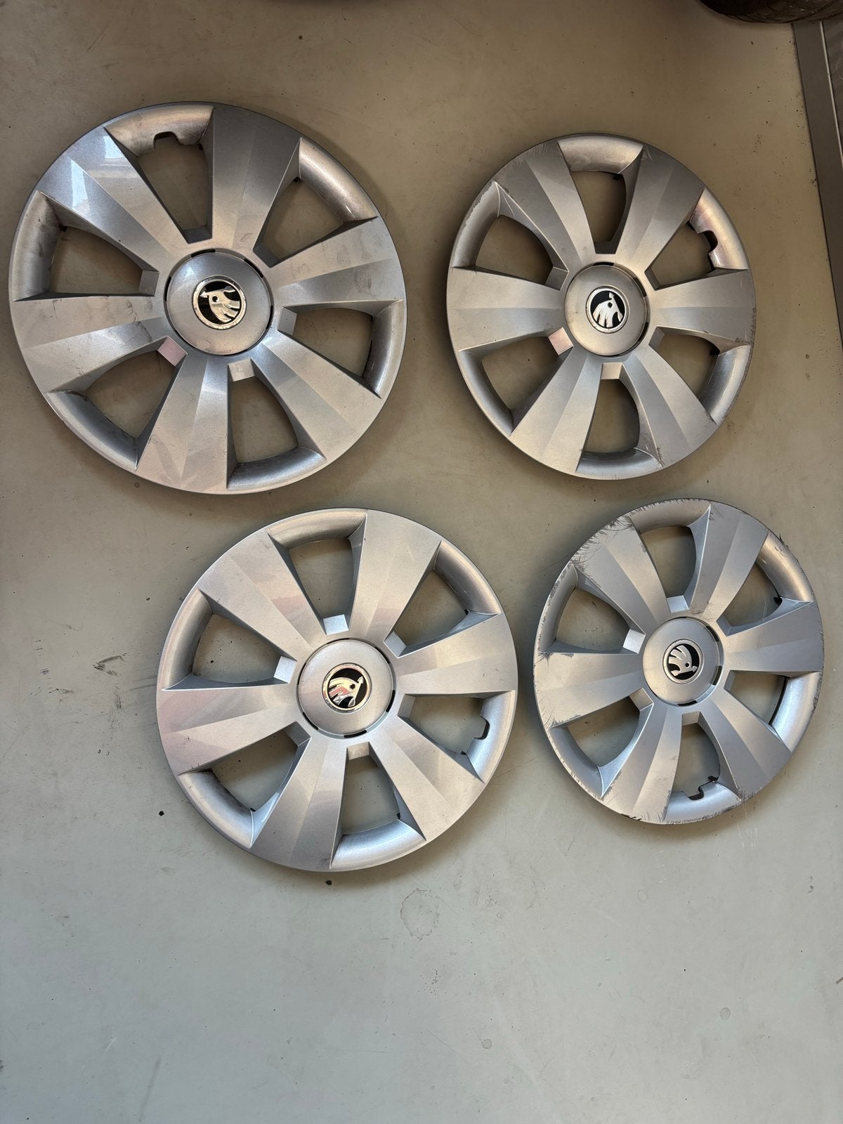 Wieldoppen Skoda 15 inch 6V0601147C - Set van 4, Auto diversen, Ophalen, Gebruikt