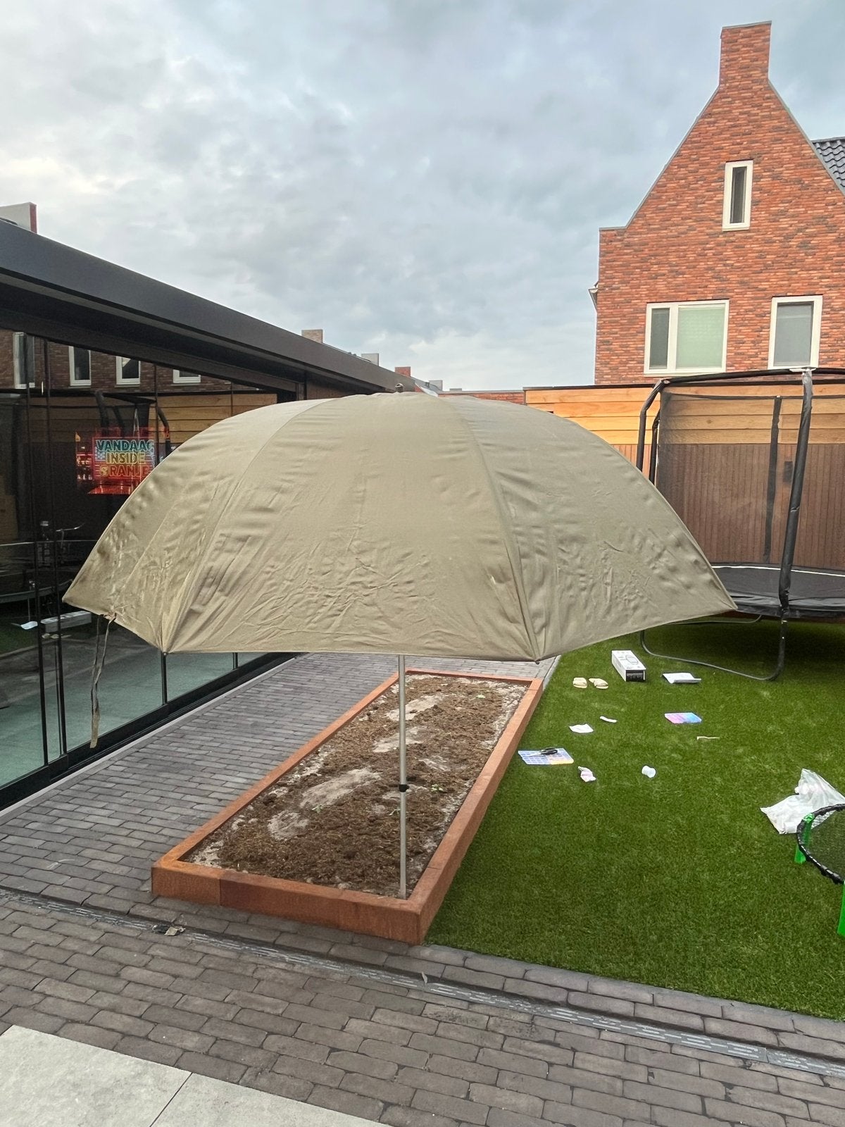 Visparaplu 2m doorsnee, uitschuifbaar en kantelbaar, Ophalen, Gebruikt, Kantelbaar, 1 tot 2 meter